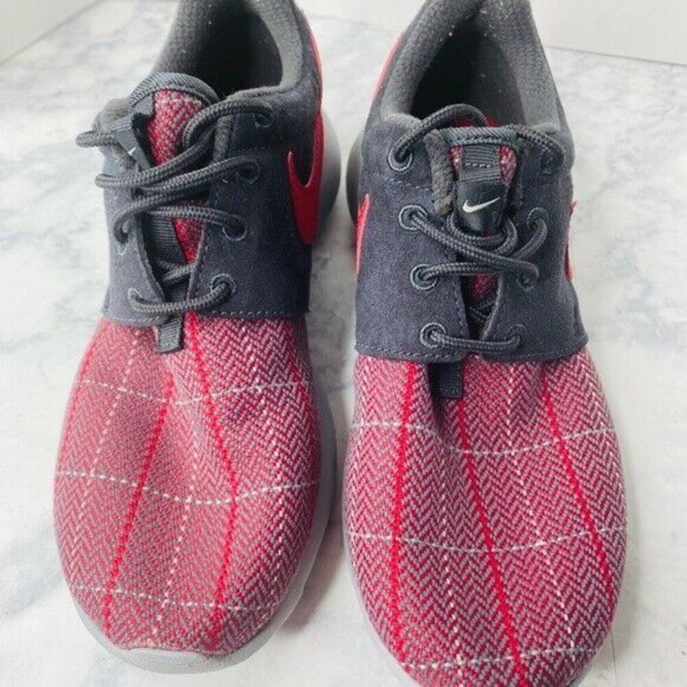 Nike Roshe One Special Edition Red Plaid Sneakers 5Y Black Casual Running - Picture 2 of 8